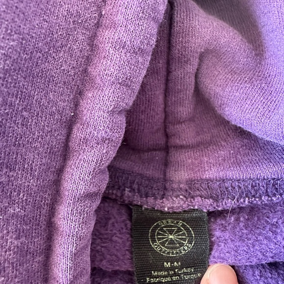 URBAN OUTFITTERS HOODED SWEATSHIRT size Medium - Picture 2 of 2